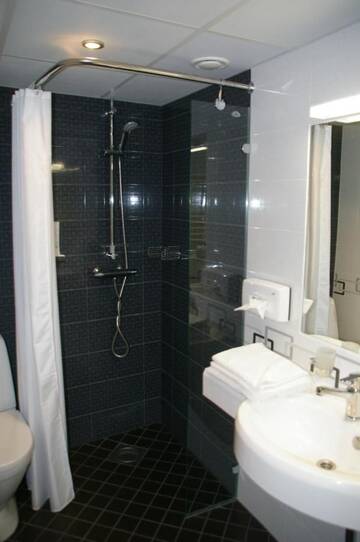Фото номера Улучшенный одноместный номер Отель Tehvandi Hotell г. Отепя 5