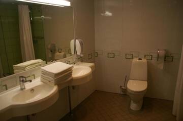 Фото номера Четырехместный номер Отель Tehvandi Hotell г. Отепя 3